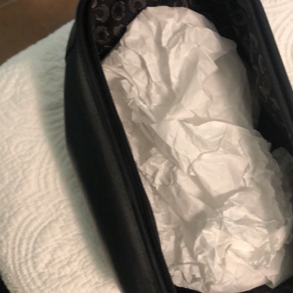 Black Leather Men's Dopp bag - Picture 3 of 3